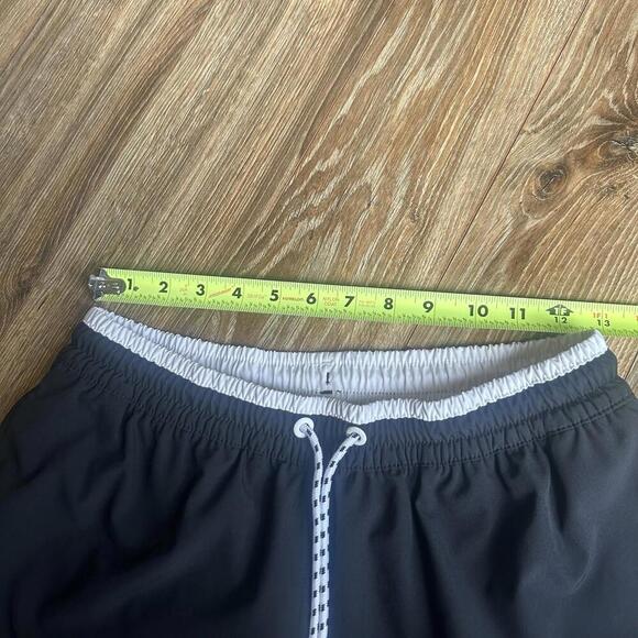 Chubbies Swim Trunks Black White Size Medium 7” Inseam Pink Mesh Liner - Picture 6 of 8